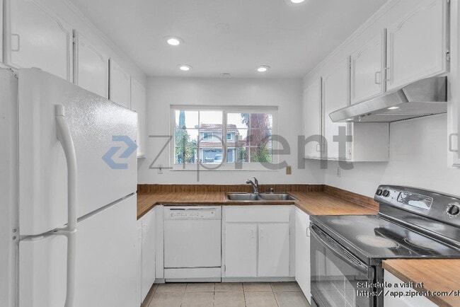 Building Photo - 2412 Sequoia Dr