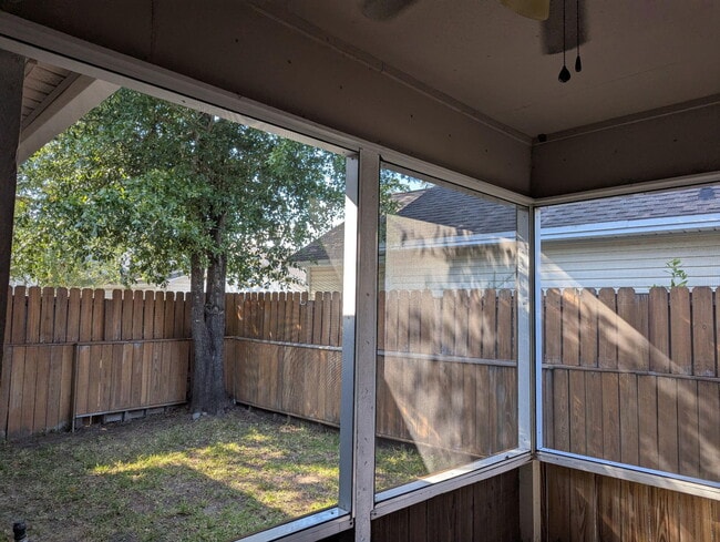 Building Photo - 243 Parkwood Cir