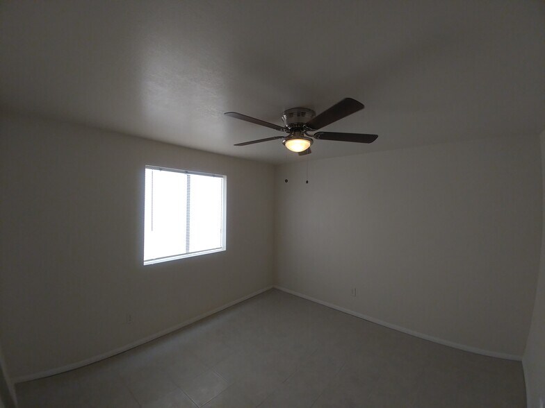 Building Photo - 35 N May St