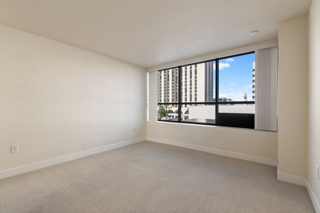 Building Photo - Condo at Belvedere Towers!