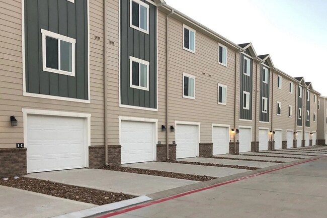 Building Photo - 21155 Gosling Rd