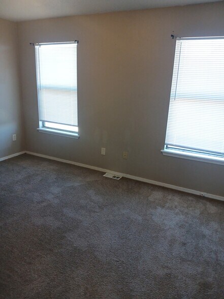Building Photo - 4301 Yorkshire Dr