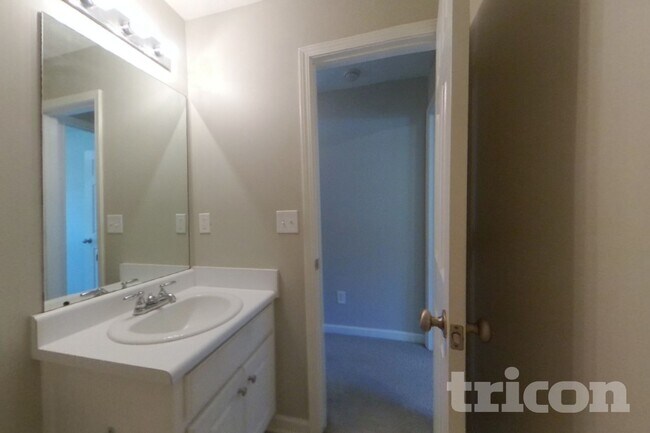 Building Photo - 460 Vinemont Ridge