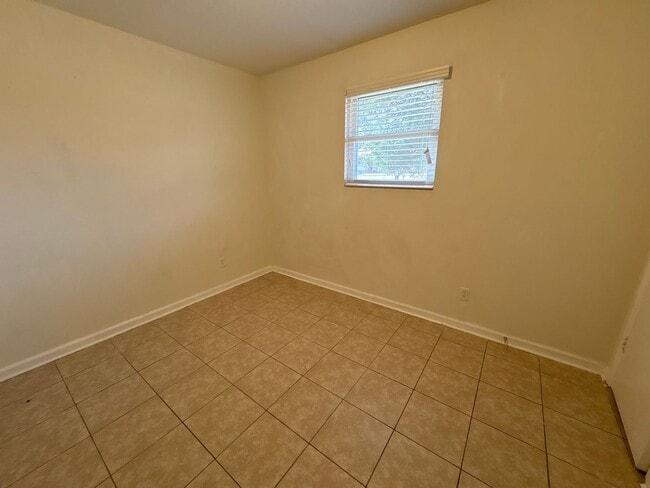 Building Photo - 532 Dove St