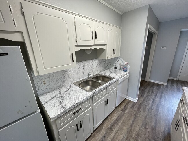 Building Photo - 1208 Henson