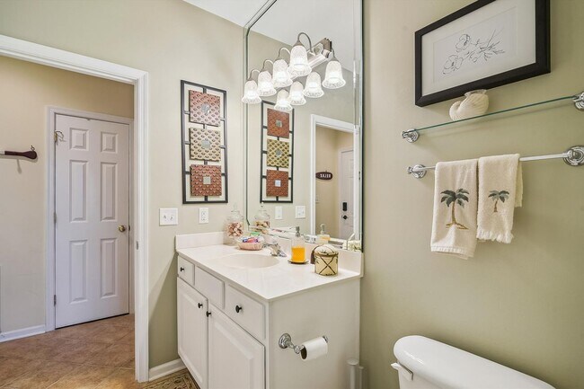 Building Photo - Enjoy coastal living in this Rehoboth Beac...