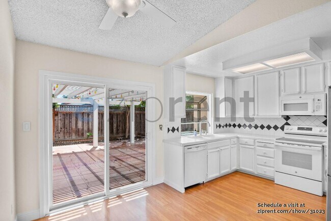 Building Photo - 2758 Croft Dr