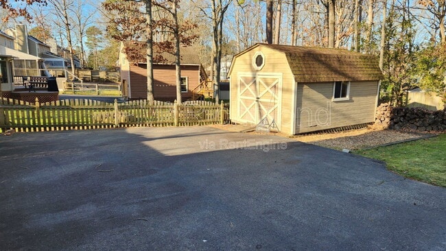 Building Photo - 2018 Cambridge Dr