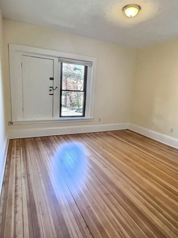 Building Photo - 1386 Beacon St