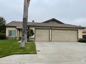 Building Photo - Four Bedroom Two Bathroom Home in Hemet!
