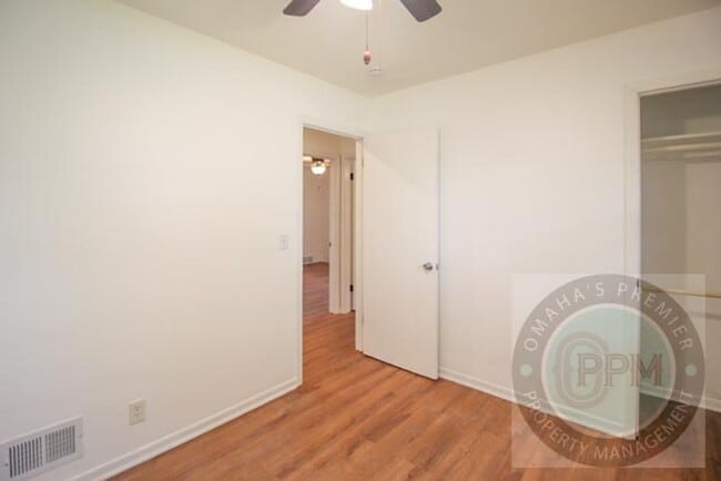 Building Photo - Spacious 3 Bedroom / 1 Bathroom Home in Be...