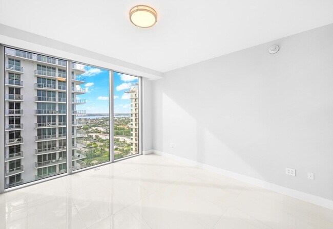 Building Photo - 3100 N Ocean Dr