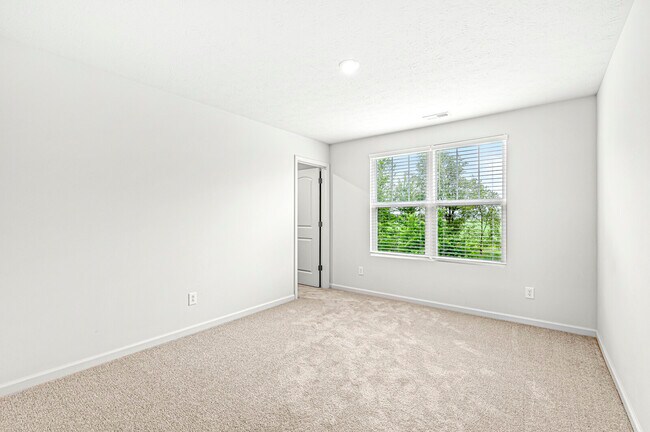 Building Photo - 6599 Seabiscuit Rd