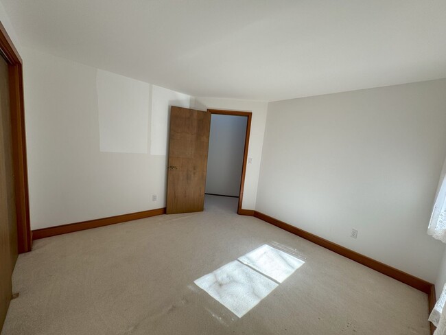 Building Photo - 1/2 mo free move in special - Beautiful 3 ...