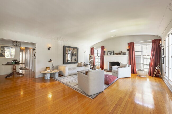 Living room - 148 S Orange Dr