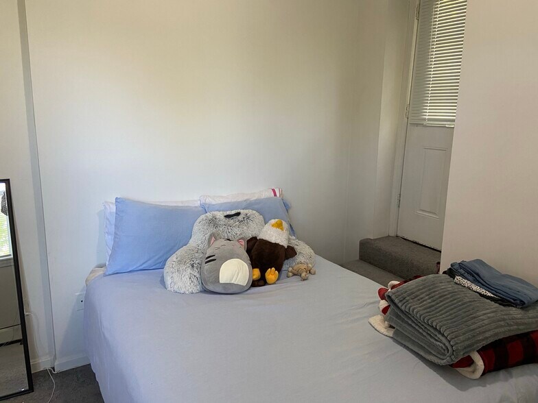 Building Photo - 40 Newton St