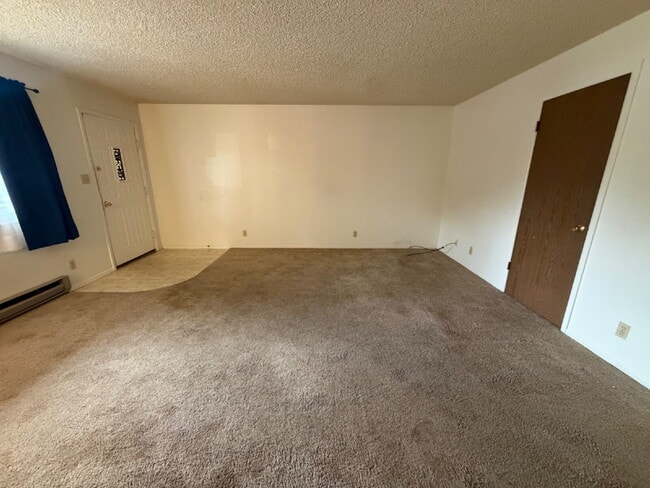 Building Photo - Main level two bedroom, one bathroom close to Greenway!