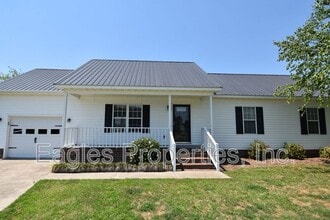 Building Photo - 104 Jordan Bluff Pl