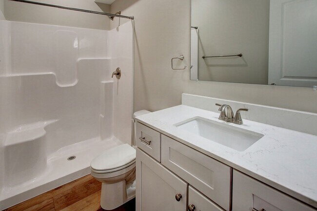 Building Photo - 3 BED 3 BATH TOWNHOME IN SOUTH HOLLAND