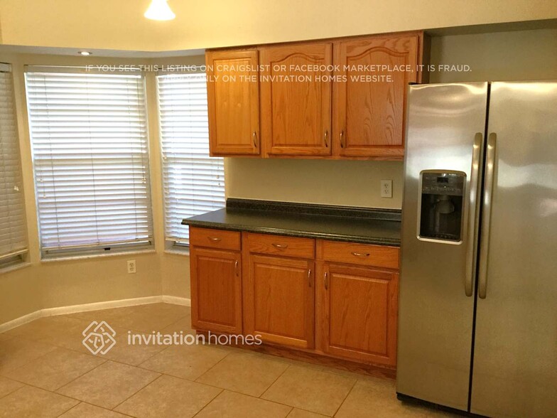 Building Photo - 3700 Montclair Dr