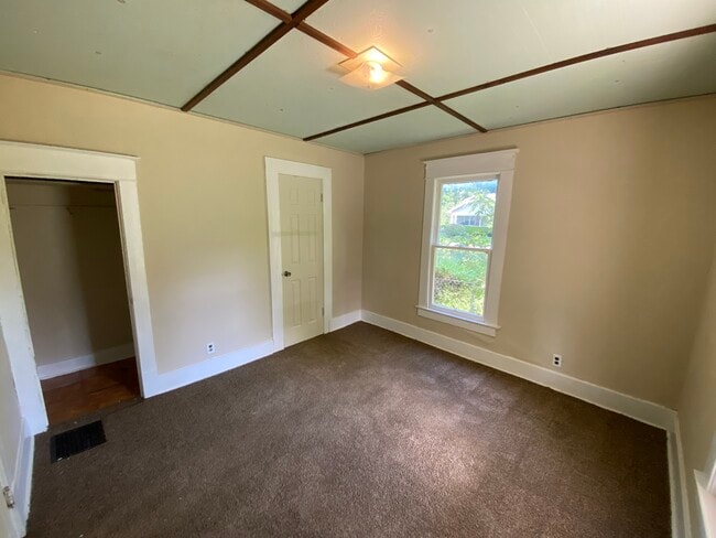 Building Photo - 124 N Beard St