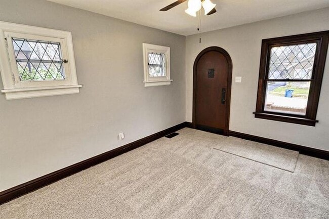 Building Photo - Fantastic 2bd/1ba home! Coming soon!