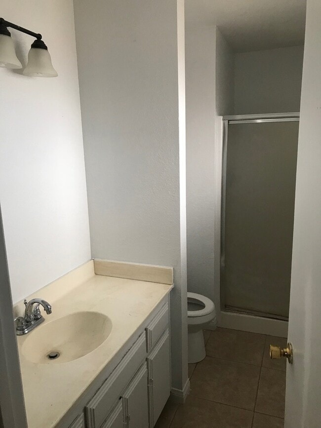 Building Photo - 3 BEDROOM APPLE VALLEY HOME