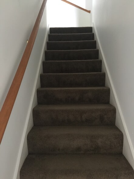 Building Photo - 5945 Red Oak Dr