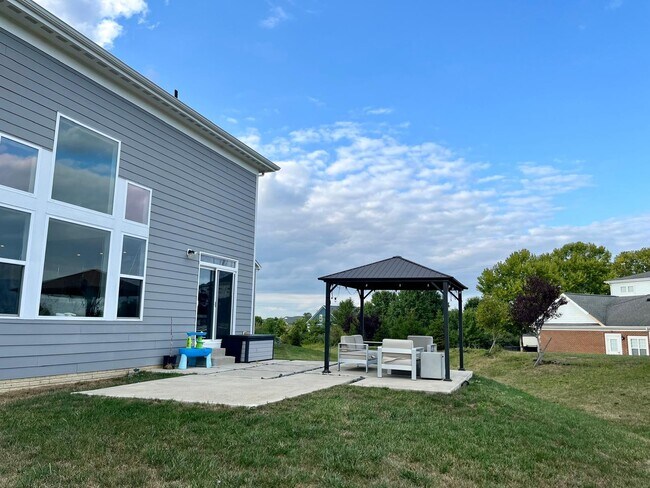 Building Photo - 176 Harness Way