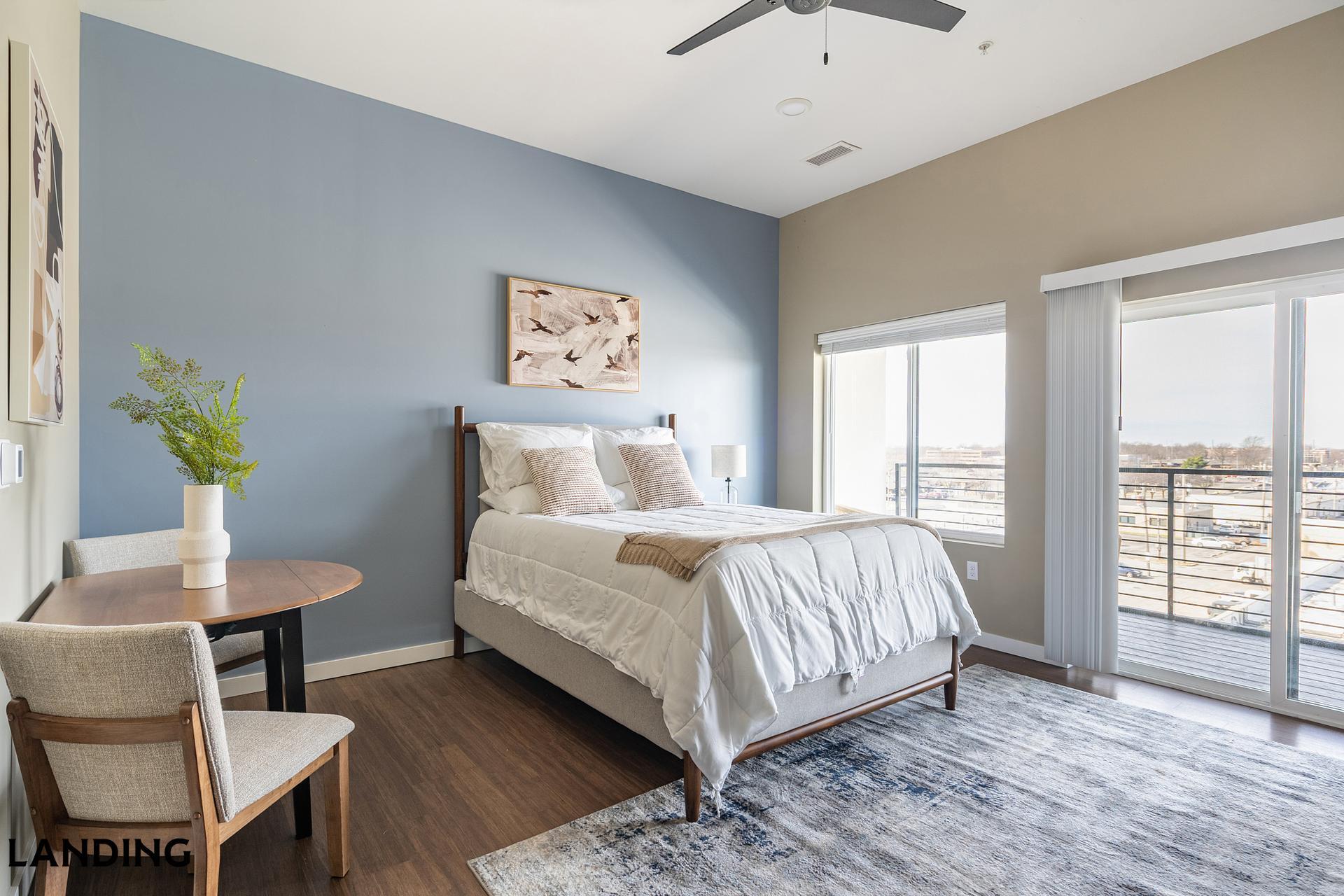 Building Photo - 1364 E Battlefield Rd