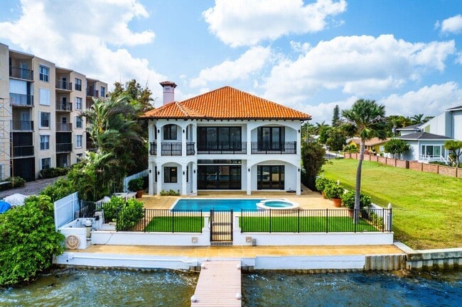 Building Photo - 1 1st Ave S