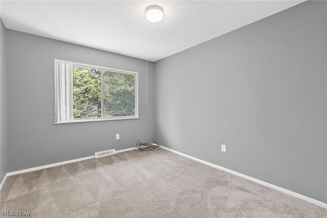 Building Photo - 9582 Fernwood Dr
