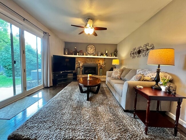 Building Photo - Remodeled 4 Bedroom 2 Bathroom Home in Fort Collins!