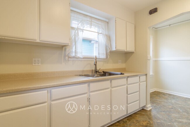 Building Photo - Charming First Hill Single Family House wi...