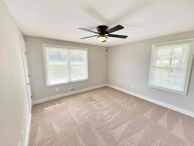 Building Photo - Completely Renovated 3 BR/3 BA Ranch with ...