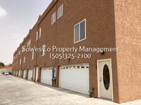 Building Photo - 3 Bedroom 2 Bath - three story home with Garage