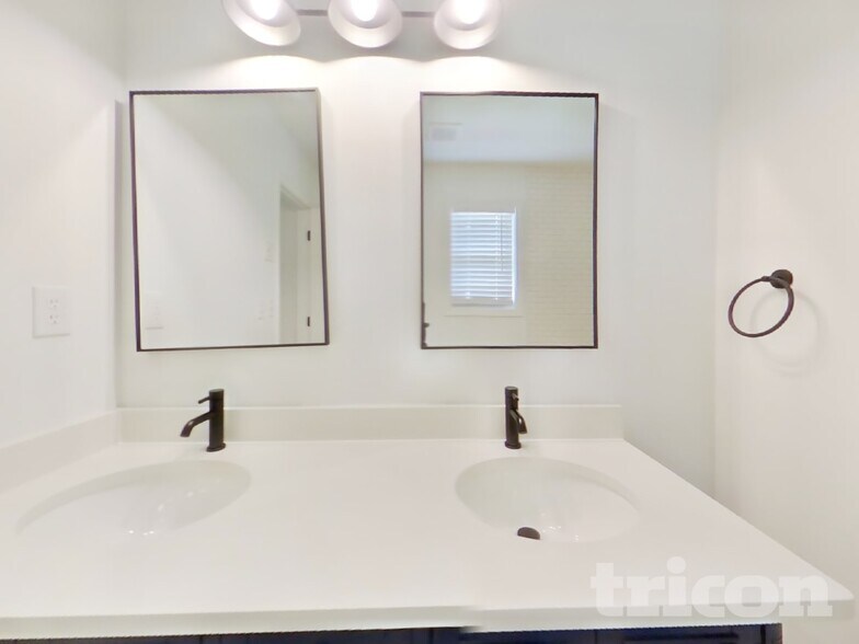 Building Photo - 2954 Lighthouse Ct