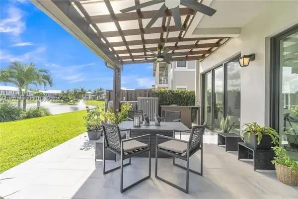 Building Photo - 6035 NW 104th Path