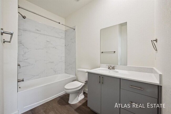 Building Photo - 653 Coney Aly