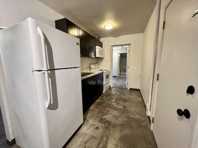 Building Photo - 2142 K St
