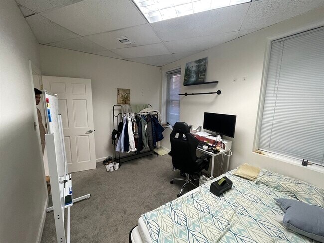 Building Photo - 28 Kingston St