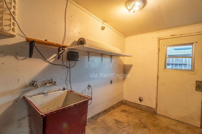 Building Photo - 713 San Francis Ave