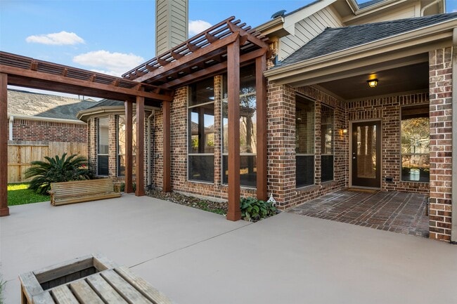 Building Photo - 28210 Chalet Park Dr