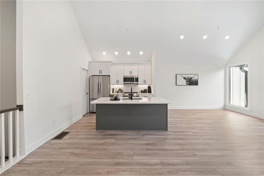 Building Photo - 104 Pearl St