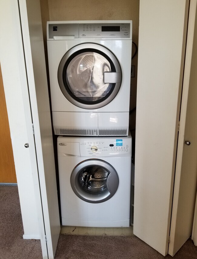 Building Photo - 602 W Fir St