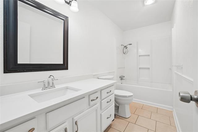 Building Photo - 5161 Bartlett Dr