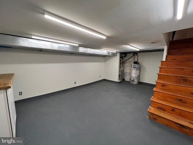 Building Photo - 1007 S Chadwick St
