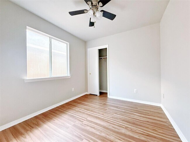 Building Photo - 1581 Parkfield Cir