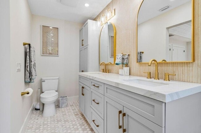 Building Photo - 1920 Spanish Trail