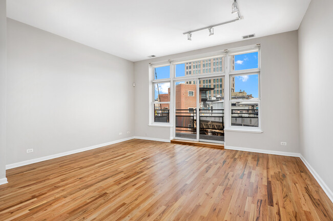 Interior Photo - 2010 W Pierce Apartments